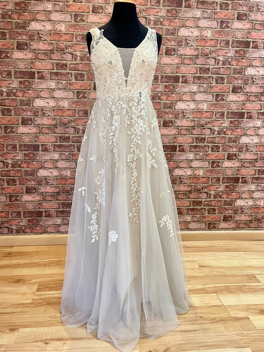 Viola Chan Wedding dress